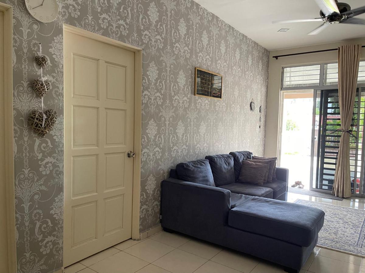 Magnolia 1 Homestay Kampung Kuala Besut Ngoại thất bức ảnh