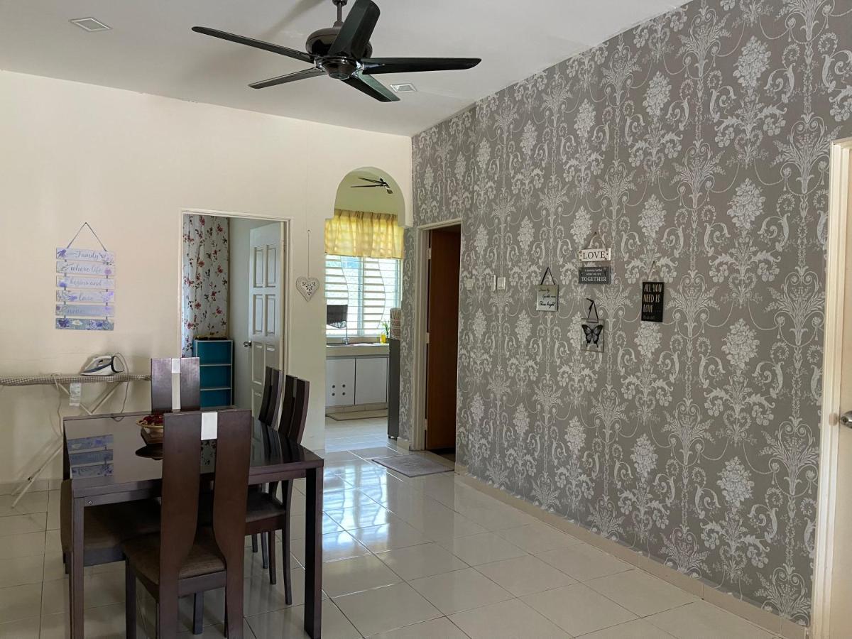 Magnolia 1 Homestay Kampung Kuala Besut Ngoại thất bức ảnh
