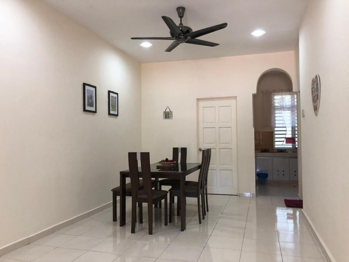 Magnolia 1 Homestay Kampung Kuala Besut Ngoại thất bức ảnh